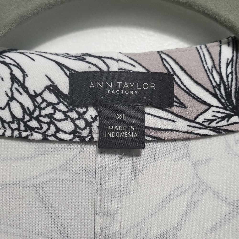 Floral pattern blouse - Picture 3 of 3